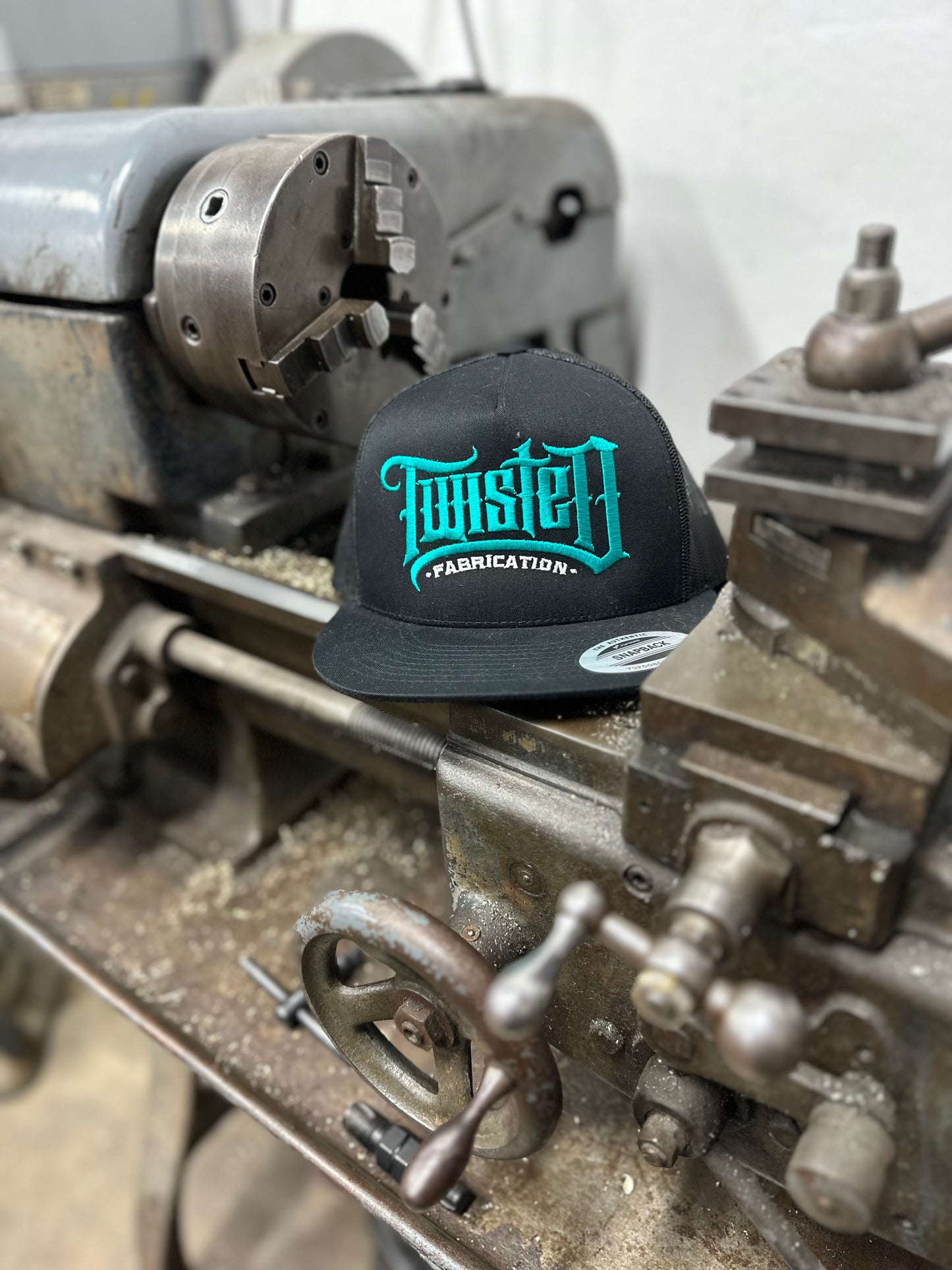 Twisted Fab snap back